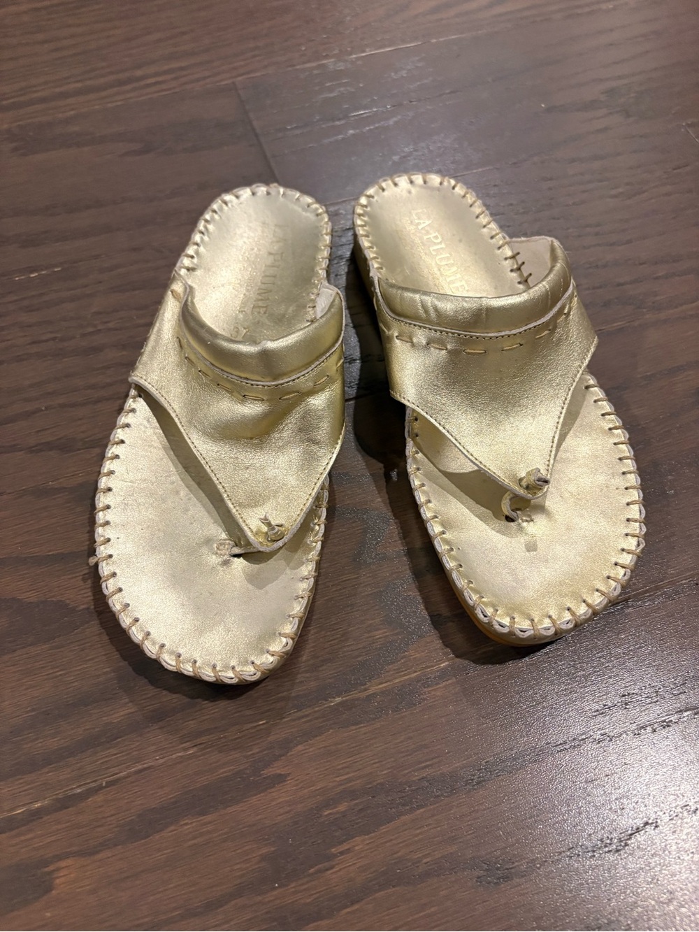Women's Gold Leather Thong Sandals (La Plume)